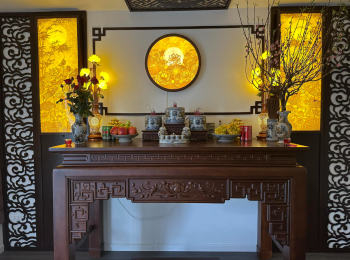 Bàn thờ dưới dầm, dưới xà ngang